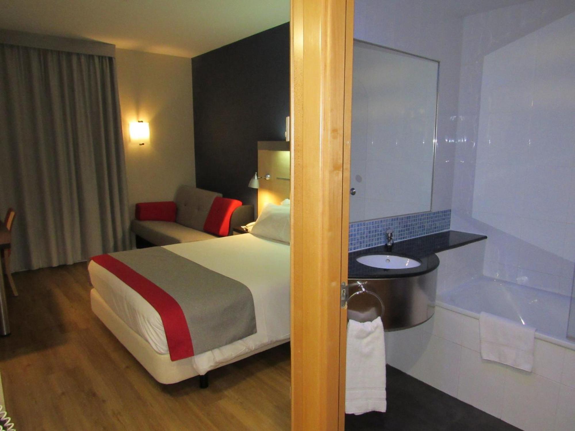 Holiday Inn Express Madrid-Getafe By Ihg Zewnętrze zdjęcie