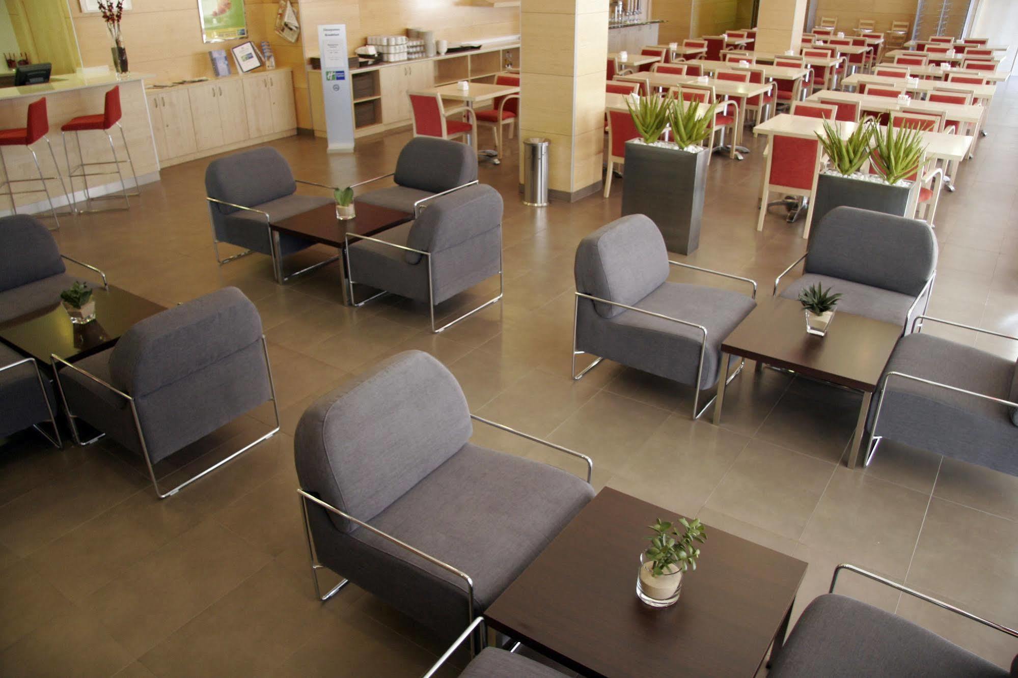 Holiday Inn Express Madrid-Getafe By Ihg Zewnętrze zdjęcie